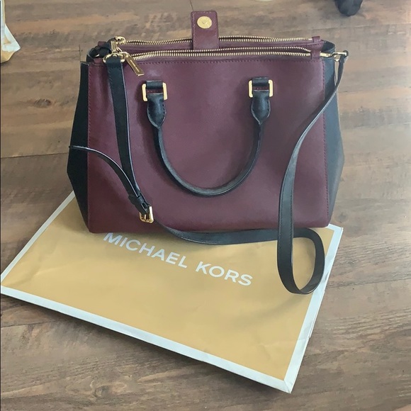 100% Authentic MK Handbag w/ strap - Picture 4 of 5